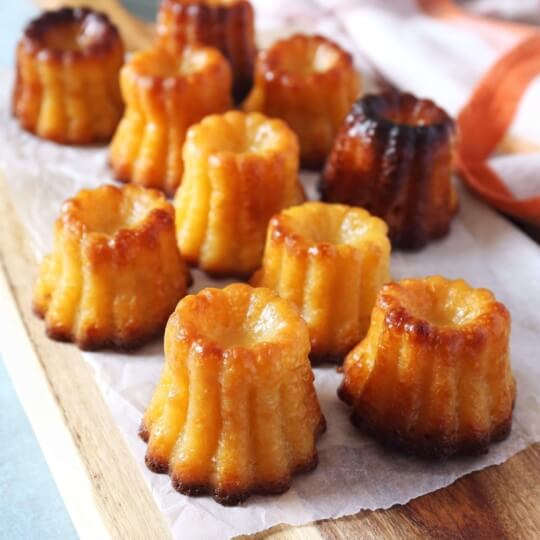 Cannelés de saumon fumé, Crème fraîche et aneth