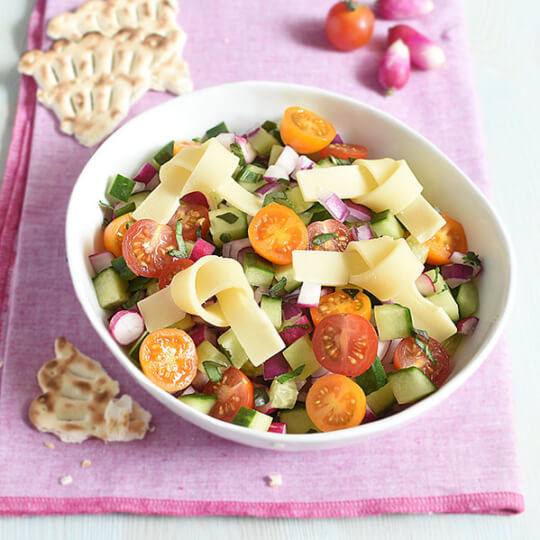 Salade de concombre tomates et emmental